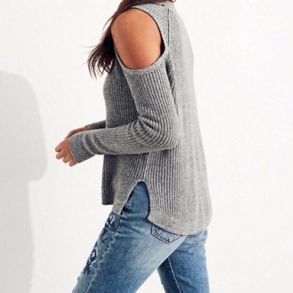 *NEW* Hollister Cold Shoulder Gray Sweater Medium - Picture 7 of 8